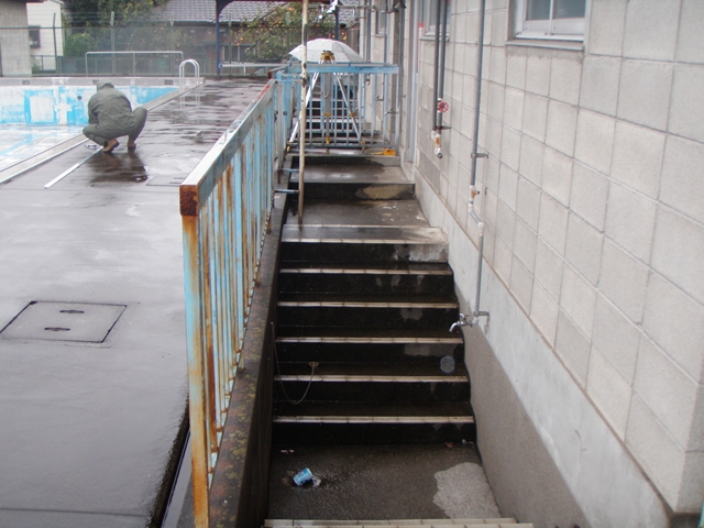 北本市立　西小学校プール
